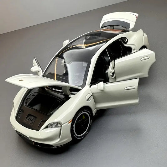 1:32 scale white Porsche luxury sports car model with black accents and realistic detailing.